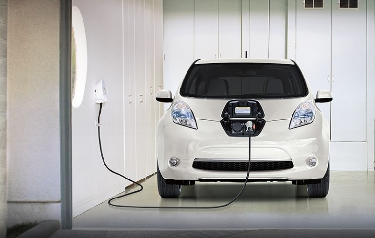 2016-nissan-leafing-charging